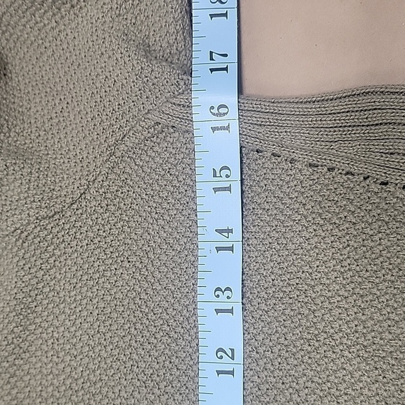 Loft Outlet, Army Green Pullover Sweater, Size XS.  EUC! - Picture 8 of 9